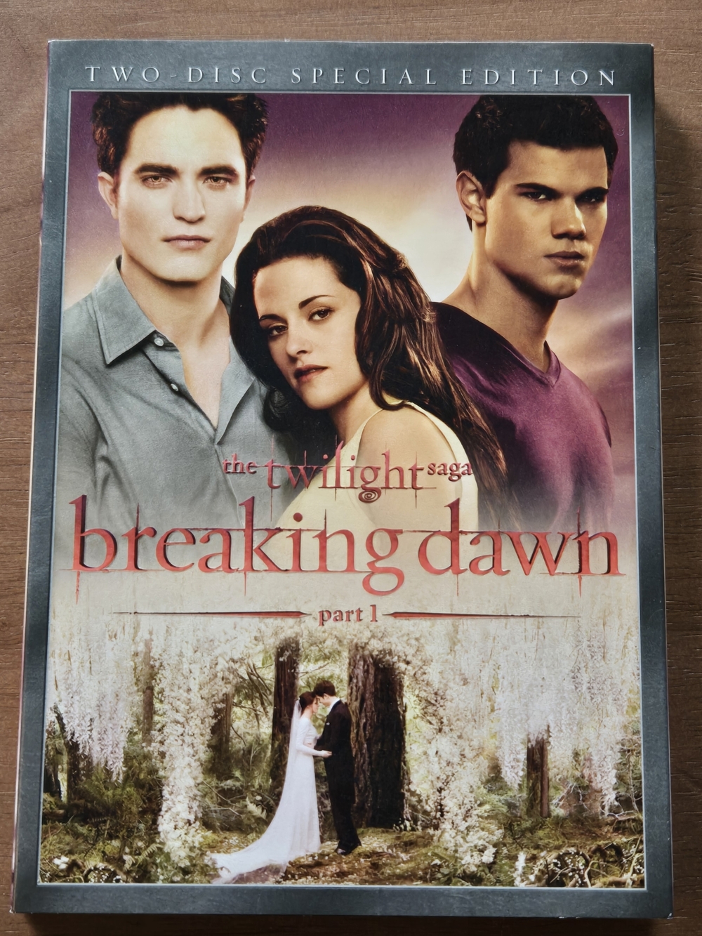The Twilight Saga: Breaking Dawn Part 1 - Two-Disc Special Edition (Movie DVD)